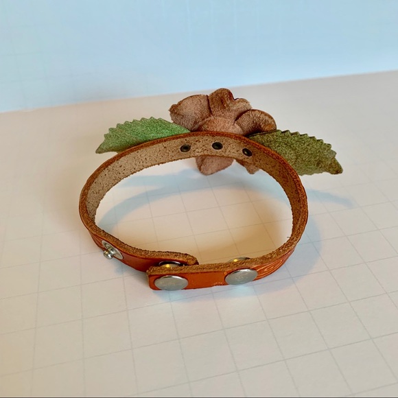 BOHO Tooled Leather floral bracelet - Picture 2 of 4